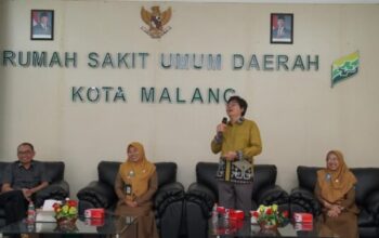 Dewan Pengawas BPJS Kesehatan Siruaya Utamawan saat kunjungan ke rumah sakit di Malang