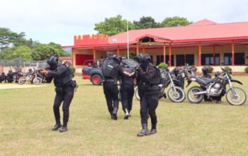 Personel Brimob Polda Sumut melaksanakan latihan Anti Anarki di Tanah Karo