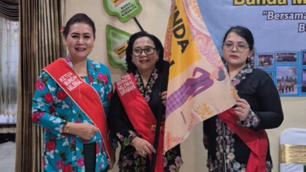 Pelantikan Bunda Milenial Surabaya dengan tema lestarikan kebaya dan budaya