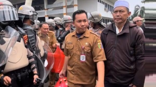 Momen Humanis Demo Mahasiswa Lampung: Gubernur Duduk Bersama, Pemprov Bagikan Snack