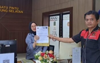 Kondisi sekolah SMP Negeri 2 Natar Lampung Selatan dengan plafon rusak dan cat kusam