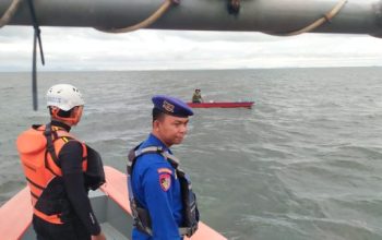 Evakuasi nelayan Ketapang oleh Sat Polairud dan Basarnas