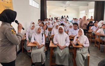 Polwan Polda Sumut gelar dialog interaktif Rise and Speak di sekolah