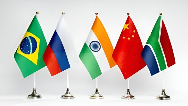 Ilustrasi BRICS dengan simbol ekonomi global