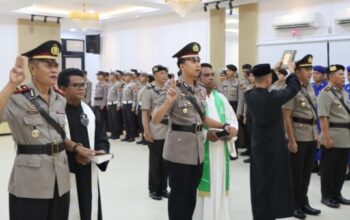 Kapolres Ketapang AKBP Muhammad Harris memimpin upacara sertijab pejabat utama dan Kapolsek