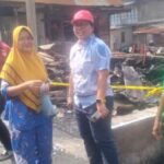 Gerak Cepat Cherly Paggar Besi Bantu Korban Kebakaran di Lorong Khotib Palembang