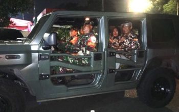 Patroli Tiga Pilar Kodim 0505 Jakarta Timur bersama Polri dan Satpol PP di Pasar Rebo