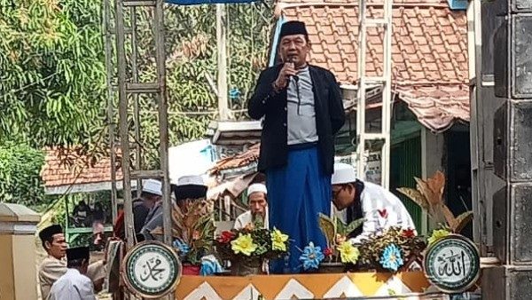 Kepala Desa Cirinten Niptahudin menghadiri pengajian bulanan di Kampung Dungkuk