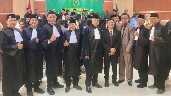 Pengambilan sumpah advokat di Pengadilan Tinggi Banten diikuti 445 advokat baru