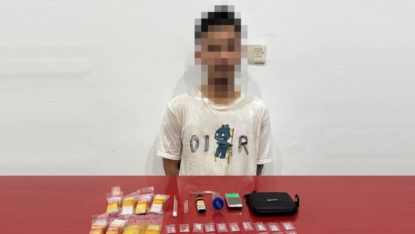 Polres Ketapang amankan terduga pengedar sabu RW beserta barang bukti 36 paket sabu di Desa Sungai Bakau