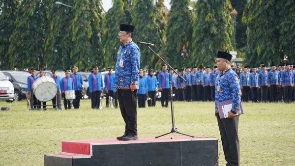 Asisten Pemerintahan dan Kesra memimpin upacara bulanan Pemprov Lampung mewakili Gubernur