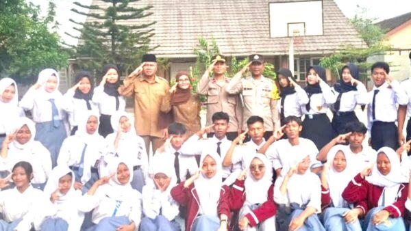 Police Goes To School Polres Metro Bekasi edukasi bahaya narkoba dan cegah tawuran pelajar