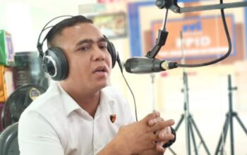 Kanit Reskrim Polsek Medan Tuntungan saat menjadi narasumber di RRI Medan bahas quick respon kepolisian