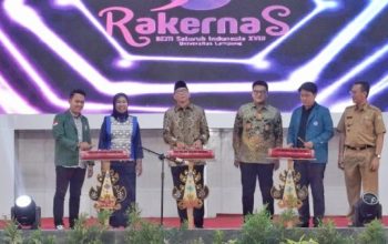 Gubernur Lampung Rahmat Mirzani Djausal membuka Rakernas BEM SI 2025