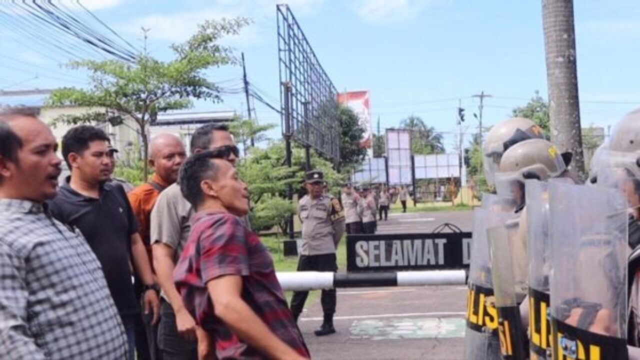 Polres Ketapang Gelar Simulasi Pengamanan Unjuk Rasa, Kapolres: Utamakan Persuasif dan Humanis