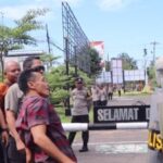 Personel Polres Ketapang mengikuti simulasi pengamanan unjuk rasa di Mapolres Ketapang