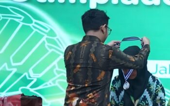 Verlyzza Rianny Putri, siswi SMA Pulau Maya, meraih medali OGI 2025 tingkat nasional di Jakarta