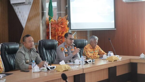 Kapolres Ketapang dan Bupati Alexander Wilyo pimpin rapat koordinasi swasembada pangan