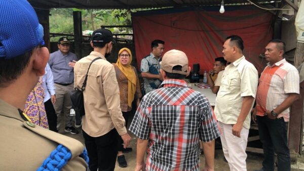 Penertiban bangunan liar di TPU Cisauk Kabupaten Tangerang