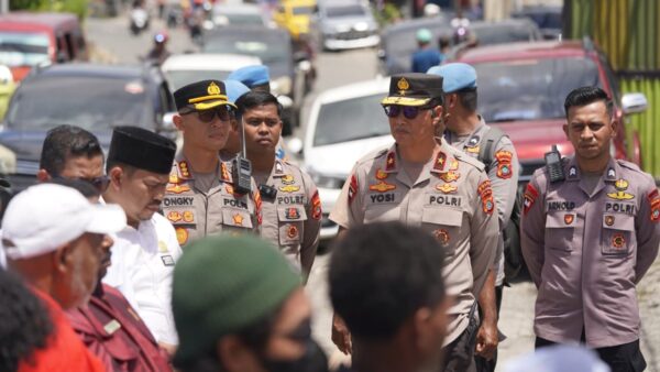 Wakapolda Papua Barat Brigjen Pol. Yosi Muhamartha kawal langsung aksi demo mahasiswa di Manokwari