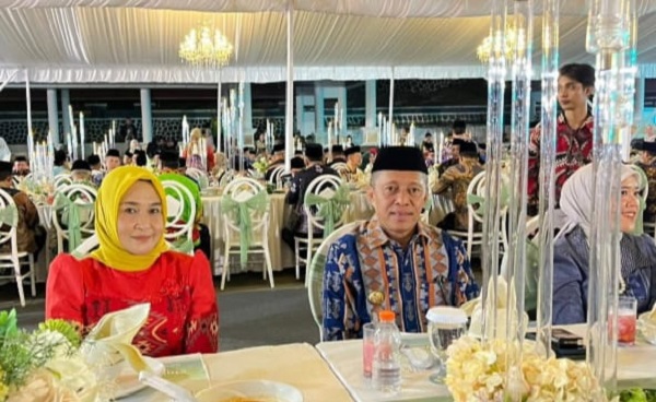Bupati Buton Utara dan Ketua TP-PKK Hadiri Malam Ta’aruf STQH Nasional 2025 di Kendari