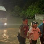 Sigap Bantu Warga Hadapi Banjir, Ditsamapta Polda Sumut Turun ke Lapangan Atur Lalu Lintas