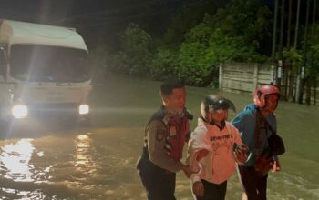 Ditsamapta Polda Sumut Turun ke Lapangan Atur Lalu Lintas