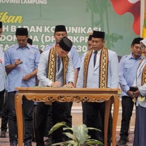 Pelantikan DPW BKPRMI Lampung 2025–2030: Gubernur Ajak Pemuda Dekat dengan Masjid dan Agama