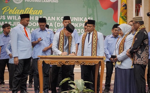 Gubernur Ajak Pemuda Dekat dengan Masjid dan Agama