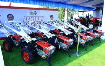 Kapolri Salurkan Bantuan Alsintan Untuk Dukung Ketahanan Pangan