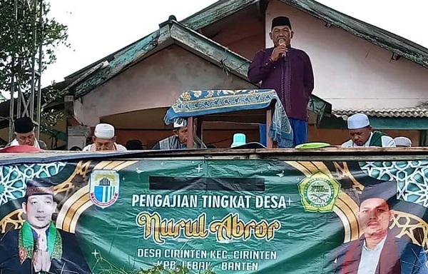 Kepala Desa Cirinten Hadiri Pengajian Bulanan