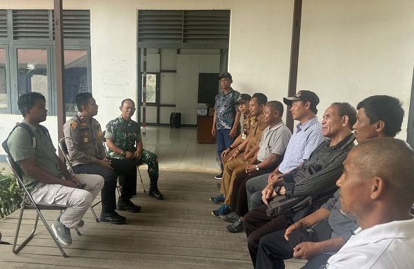 Silaturahmi Kamtibmas, Kapolsek Nanga Tayap Dorong Pengaktifan Poskamling di Desa Lembah Hijau