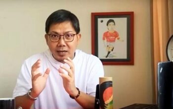 Towel Sentil Manajer Timnas Sumardji Soal Komunikasi Internal