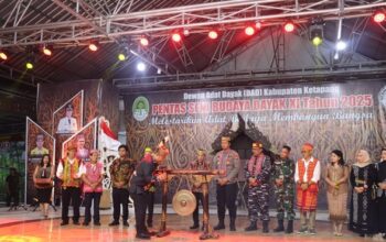 Wakapolres Ketapang Dukung Pelestarian Budaya Dayak pada Penutupan Pentas Seni ke-11