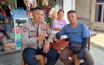 Aipda Welly Brongos menyambangi warga Sebangki untuk sampaikan pesan kamtibmas