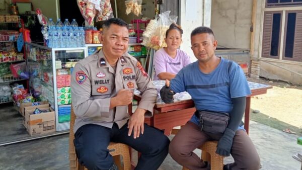 Aipda Welly Brongos menyambangi warga Sebangki untuk sampaikan pesan kamtibmas