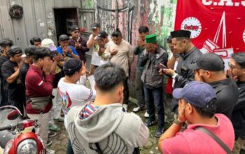 Alumni STM Bogor membagikan makanan gratis untuk warga dan pelajar di Taman Kreasi Bogor Barat