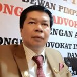 Ilustrasi palu hakim yang menggambarkan asas ne bis in idem dalam hukum Indonesia