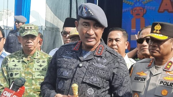 Kepala BNN Komjen Pol Suyudi Ario Seto memimpin apel kebangsaan di Monas.