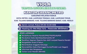Petugas BPJS Kesehatan menjelaskan layanan VIOLA kepada peserta JKN di Metro.