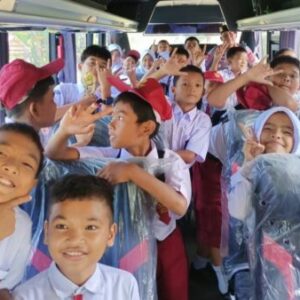 Aksi Brimob Polda Sumut Antar Pelajar Pulang Sekolah, Bikin Haru Warga Tanjung Morawa