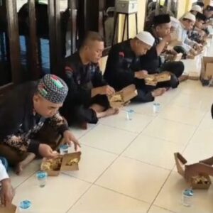 Brimob Polda Sumut Tebar Kebaikan Lewat Program Jumat Berkah di Tanjung Balai