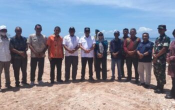 Bupati Buton Utara Afirudin Mathara meninjau proyek Kampung Nelayan Merah Putih di Desa Malalanda