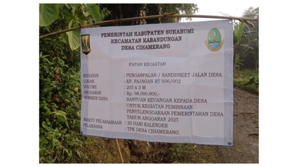 Banner proyek pengaspalan jalan Desa Cihamerang Kecamatan Kabandungan