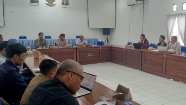 Audiensi Komisi II DPRD Sukabumi bersama CIKAL bahas dana panas bumi.
