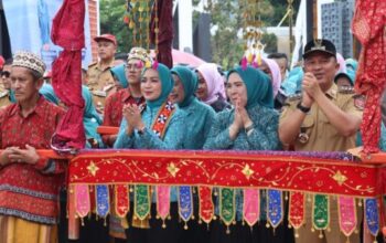 Ketua TP PKK Lampung, Batin Wulan, mencanangkan Desa TAPIS di Lampung Barat.