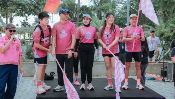 Gubernur Lampung Rahmat Mirzani Djausal berpartisipasi dalam Pinktober Run 2025 di Pesawaran