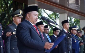 Ketua DPRD Kabupaten Sukabumi Budi Azhar Mutawali saat mengikuti upacara Hari Kesaktian Pancasila 2025