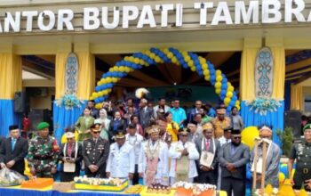 Wakil Gubernur Papua Barat Daya Achmad Nasrauw menghadiri upacara HUT ke-17 Kabupaten Tambrauw.
