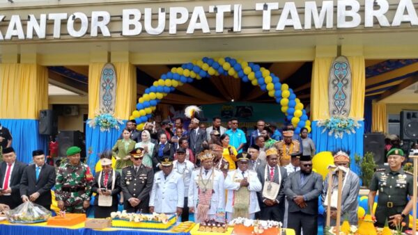 Wakil Gubernur Papua Barat Daya Achmad Nasrauw menghadiri upacara HUT ke-17 Kabupaten Tambrauw.